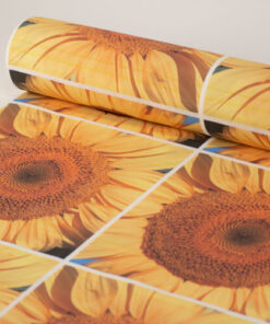 Διακοσμητικό ύφασμα με φάρδος 2,80m, με επαναλαμβανόμενα μοτίβα λουλούδια (ηλιοτρόπιο) 45cm x 45cm για διακοσμητικά μαξιλαράκια.