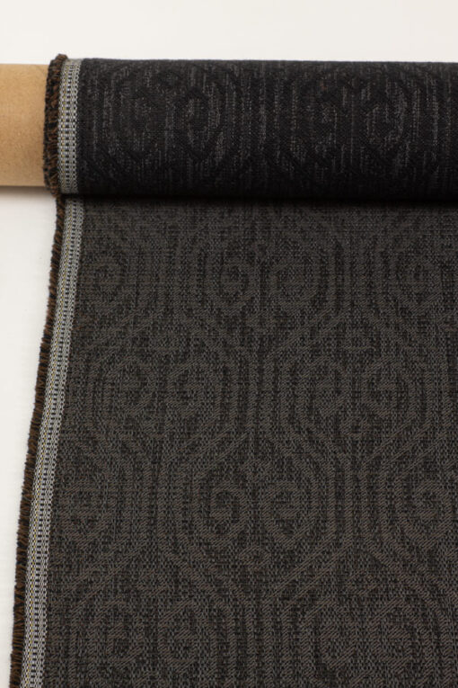 Fabric Store - Ύφασμα επίπλων εμπριμέ μαύρο καφέ, με φάρδος 1.40m. Eξαιρετικής ποιότητας, σε τιμή προσφοράς για ταπετσαρίες επίπλων στο σπίτι ή τους επαγγελματικούς σας χώρους.